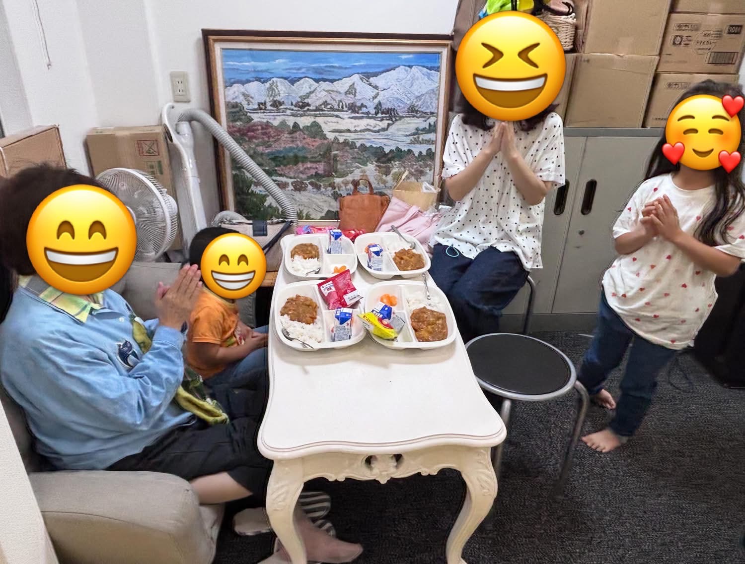 子ども食堂の食事風景